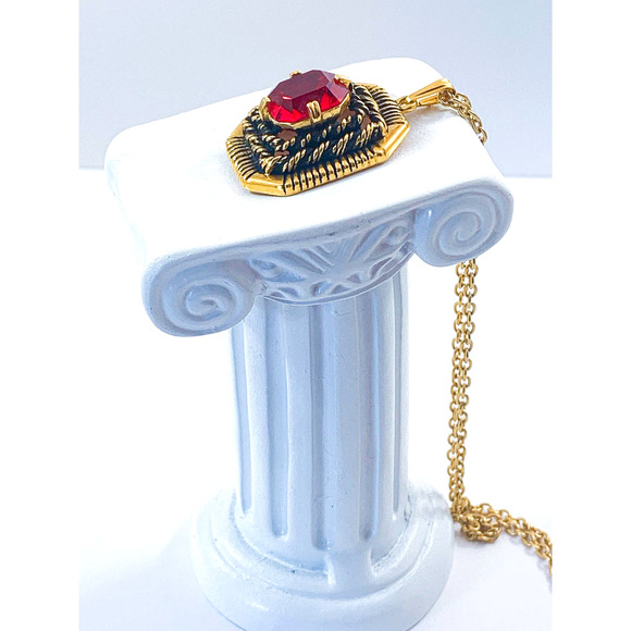 Sarah Coventry "Majorca" Red Cut Glass Pendant with Antiqued Gold Setting - 1969 - Picture 5 of 10